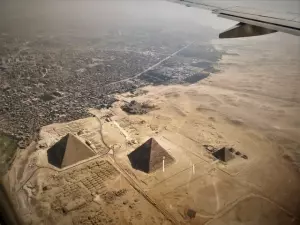 Ilustrasi Piramida Agung Giza (Dok. Dario Morandotti via Unsplash)